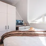 Haus Pinguin * זינקסט