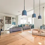 Haus Pinguin * זינקסט